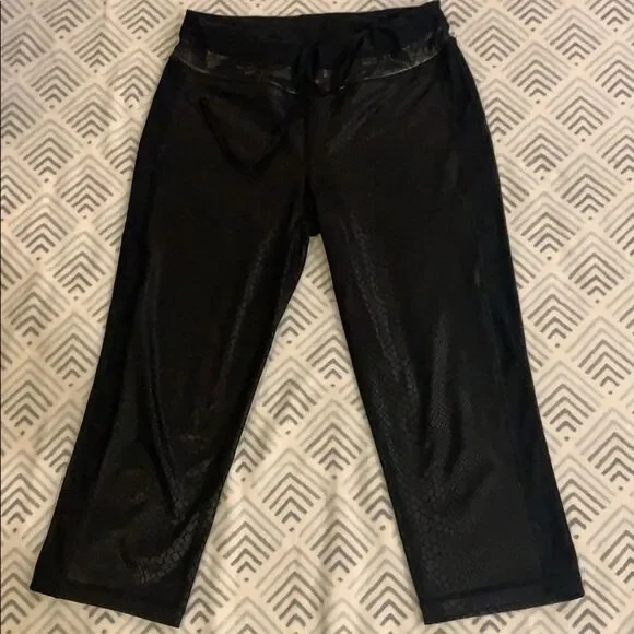 💥CROC--EMBOSSED cropped sweatpants💥 - Picture 3 of 8